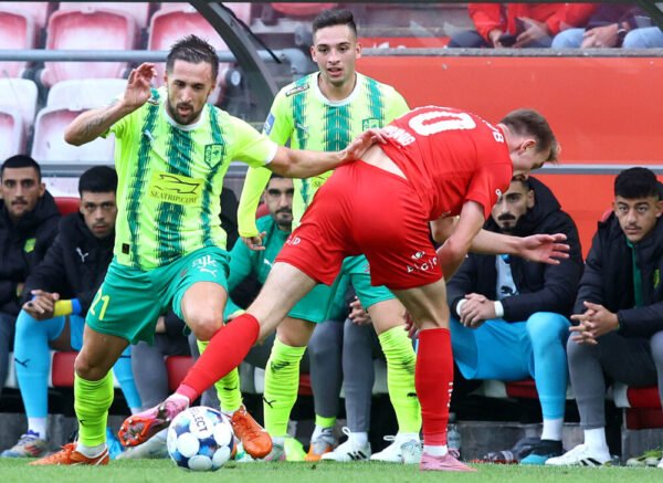 JORGE MIRAMON – AEK LARNACA – MATCH-WORN AND SIGNED JERSEY – BRANN VS AEK LARNACA (2-1, 21/08/2025) – UEFA CONFERENCE LEAGUE QUALIFIERS - Image 7