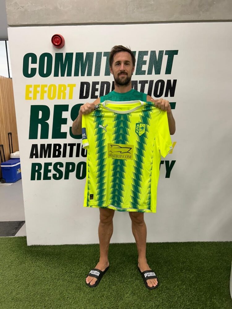 JORGE MIRAMON – AEK LARNACA – MATCH-WORN AND SIGNED JERSEY – BRANN VS AEK LARNACA (2-1, 21/08/2025) – UEFA CONFERENCE LEAGUE QUALIFIERS - Image 5