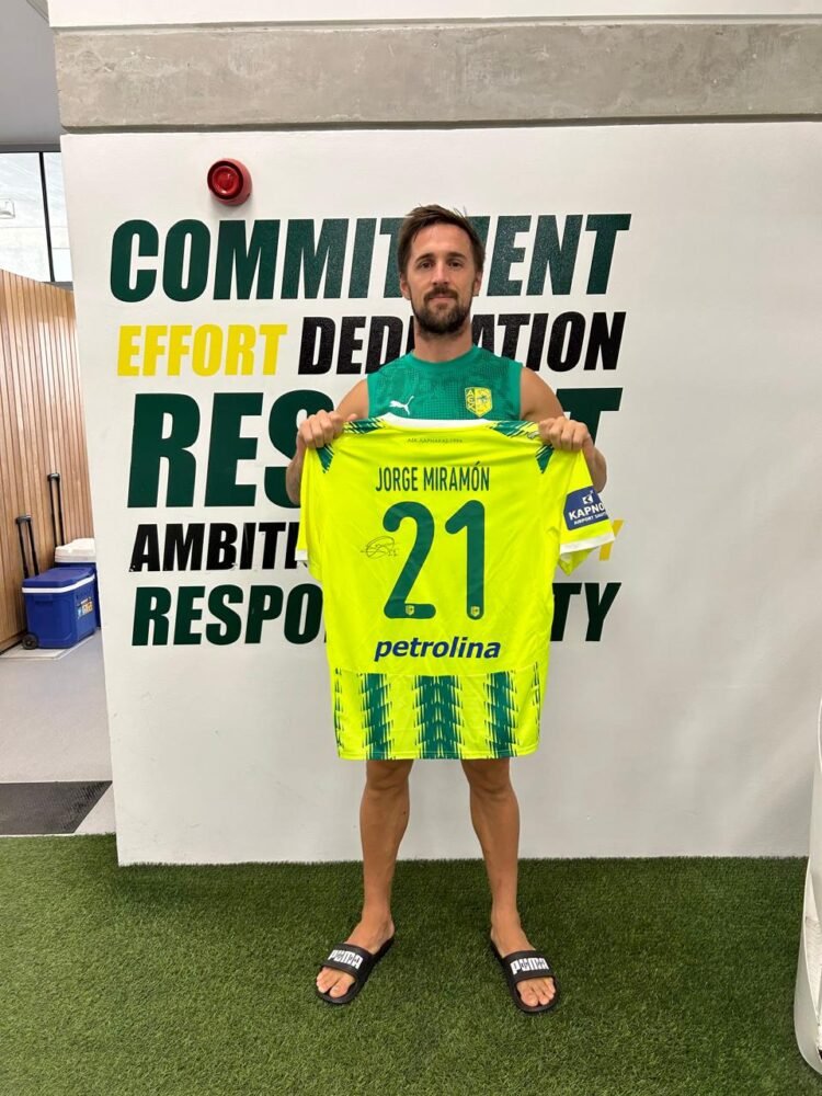 JORGE MIRAMON – AEK LARNACA – MATCH-WORN AND SIGNED JERSEY – BRANN VS AEK LARNACA (2-1, 21/08/2025) – UEFA CONFERENCE LEAGUE QUALIFIERS - Image 2