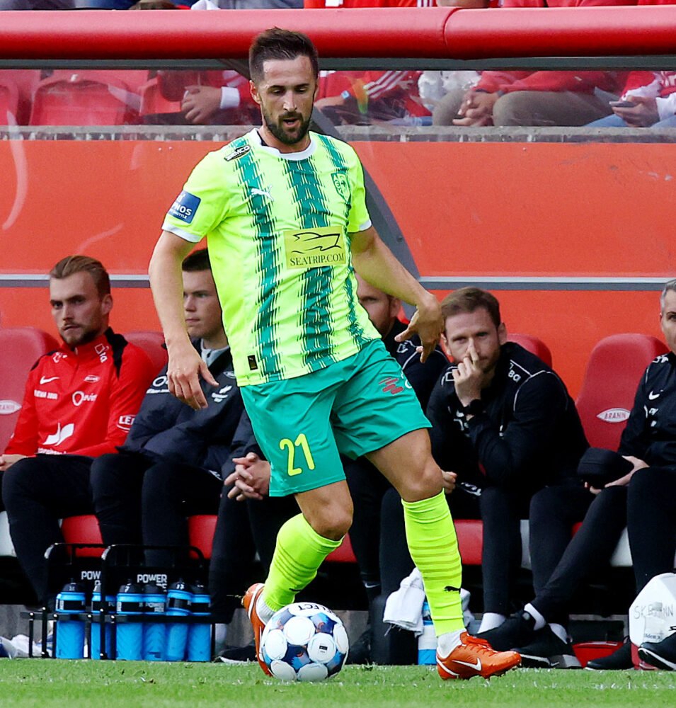 JORGE MIRAMON – AEK LARNACA – MATCH-WORN AND SIGNED JERSEY – BRANN VS AEK LARNACA (2-1, 21/08/2025) – UEFA CONFERENCE LEAGUE QUALIFIERS
