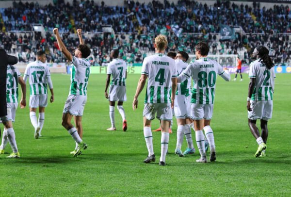 OMONOIA NICOSIA – SIGNED TEAM JERSEY WITH UEFA EUROPA CONFERENCE LEAGUE DETAILS – FRAMED IN DISPLAY - Image 4