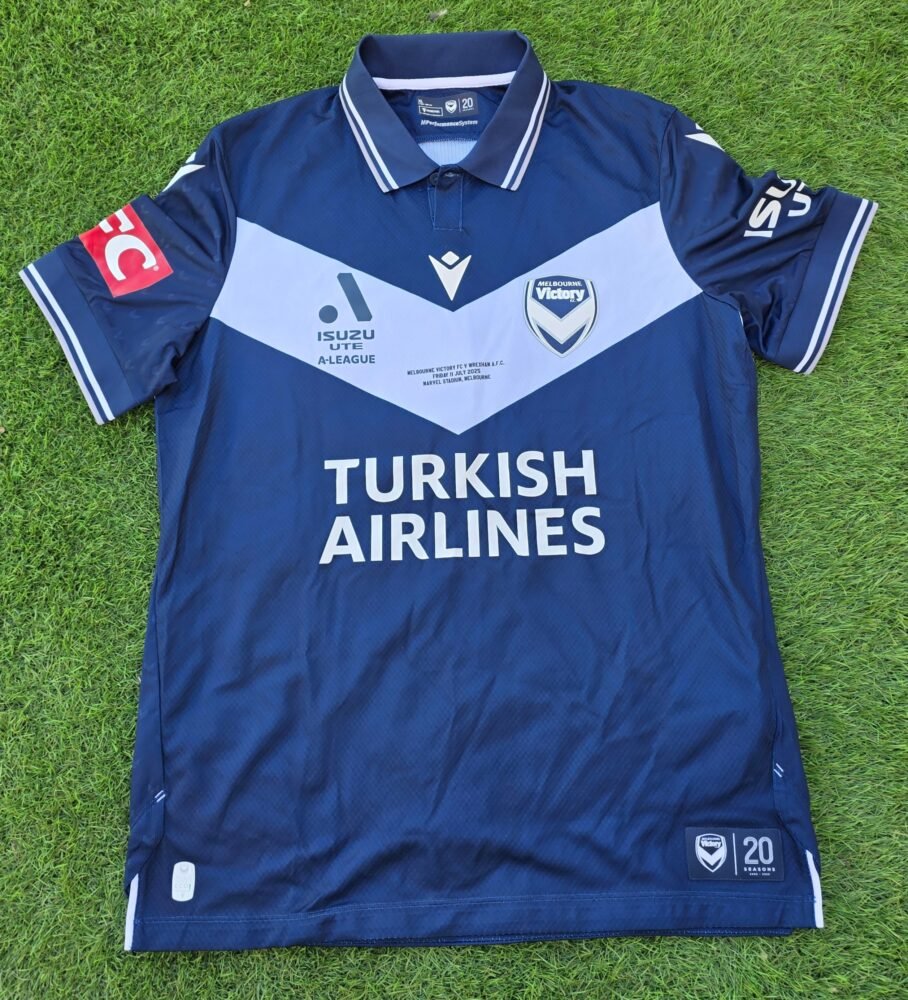 NIKOS VERGOS – MELBOURNE VICTORY – MATCH-WORN AND SIGNED JERSEY – MELBOURNE VICTORY vs WREXHAM (11/07/2025, 0-3) – FRIENDLY MATCH - Image 4