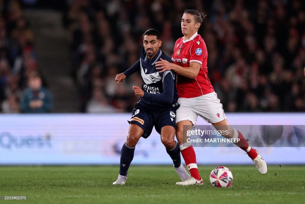 NIKOS VERGOS – MELBOURNE VICTORY – MATCH-WORN AND SIGNED JERSEY – MELBOURNE VICTORY vs WREXHAM (11/07/2025, 0-3) – FRIENDLY MATCH - Image 5